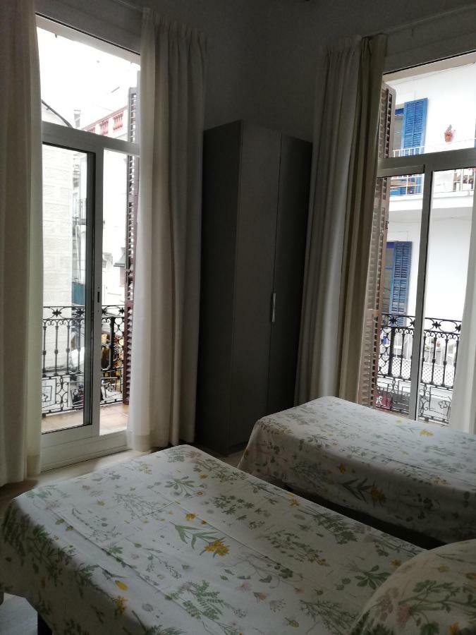 Hostal Parellades Sitges Exterior foto