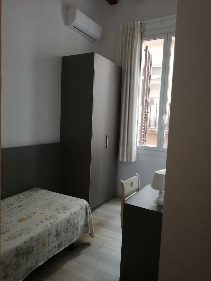 Hostal Parellades Sitges Exterior foto