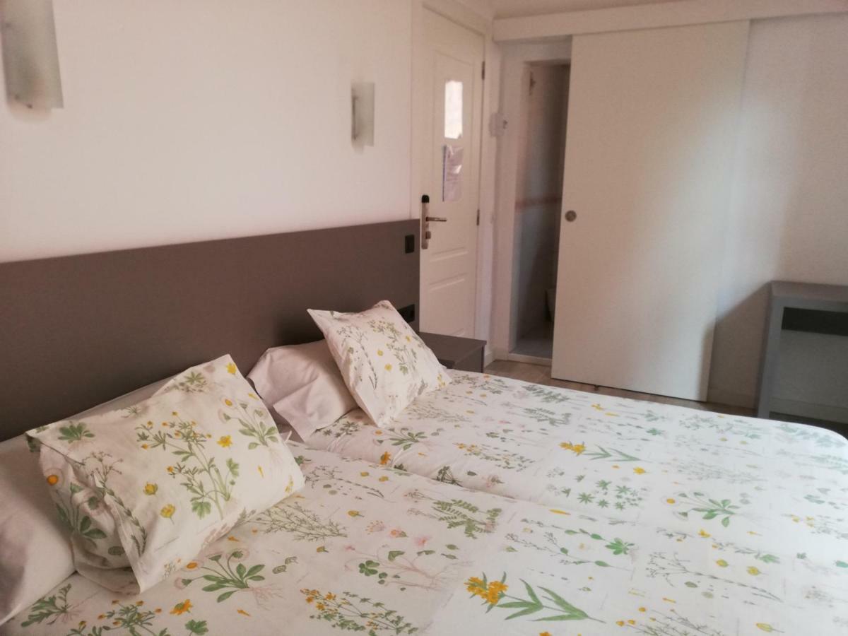 Hostal Parellades Sitges Exterior foto